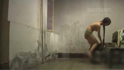 干露露洗澡剧照+其母<em>大尺度</em>床戏