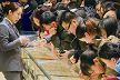 市民抢购金项链1分钟卖1根
