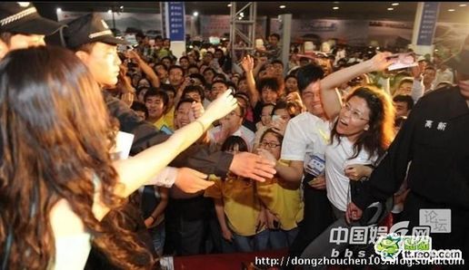 干露露被打因被疑没穿内裤 <em>暴露狂</em>干露露讨人
