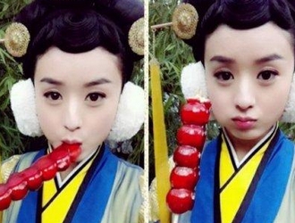 明星片场卖萌照