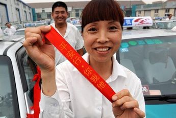 "红飘带在飞扬" 