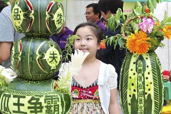 49キロのスイカ、今年の「スイカ王」に輝く 山東省済南市
