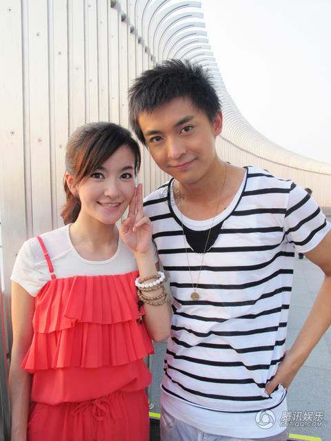 李晟<em>李佳航</em>公开恋情 二人亲密<em>生活</em>照(组图)_中