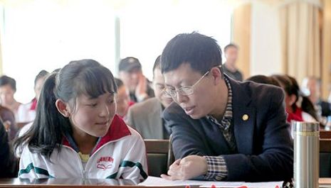 山南一高贫困学子收到湖南援藏干部6.8万爱心款