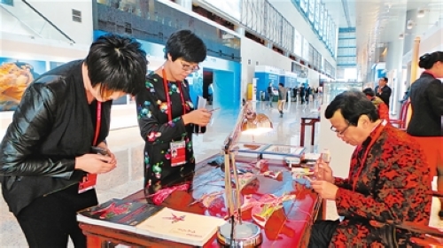 人民日报:APEC助力北京发展 搭建贸易大平台