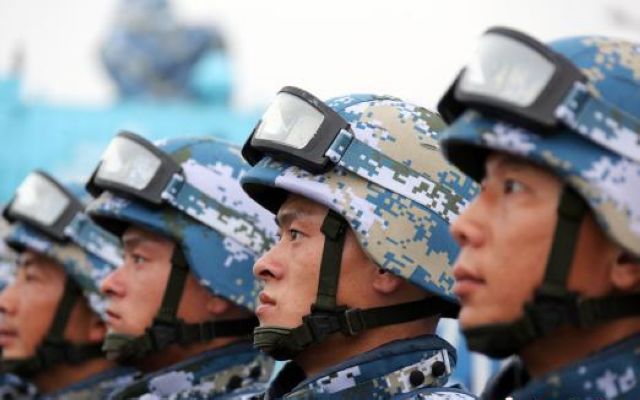 海军陆战队“90后”双胞胎兄弟竞技阅兵场(图)