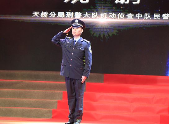姚鹏：铁肩担道义 热血铸警魂