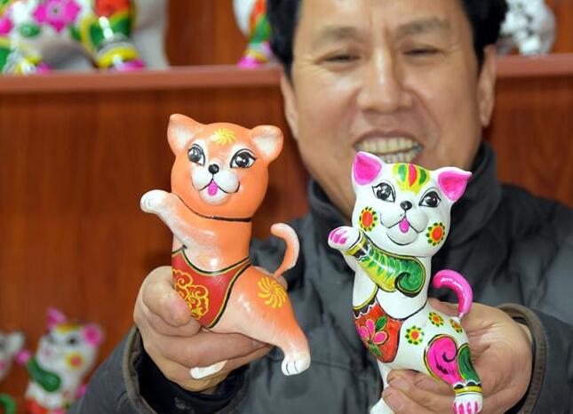 泥塑狗迎新春