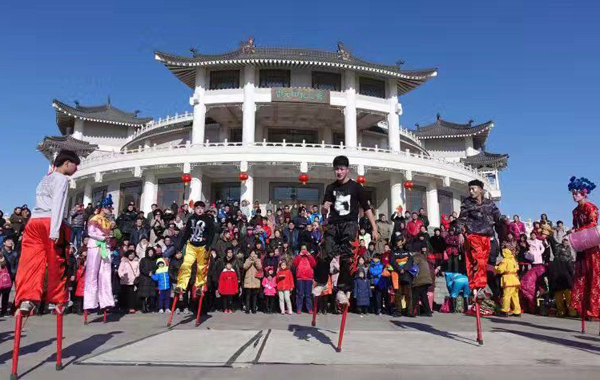 观花灯逛庙会赏花会 老少同乐庆元宵