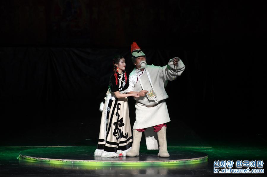 （文化）（2）藏族传统歌舞乐《金顶梵音-拉卜楞》举行公益演出