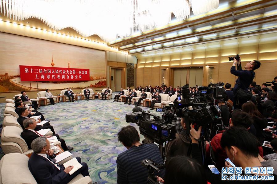 （两会）上海代表团全体会议向媒体开放