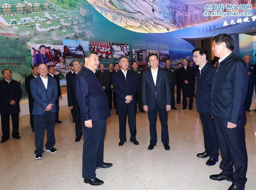 （时政）习近平等党和国家领导人参观“伟大的变革——庆祝改革开放40周年大型展览”