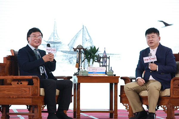 中央电视台著名节目主持人韩乔生先生与张晋老师《思想家访谈》现场