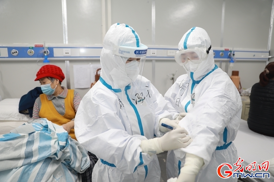 雷神山医院ICU病房投入使用 当天收治患者近600人