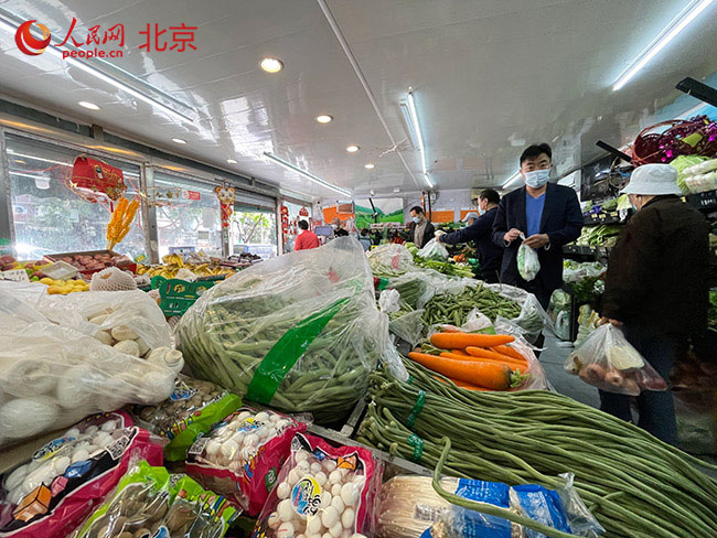 记者直击：北京生活物资充足 百姓购物秩序井然
