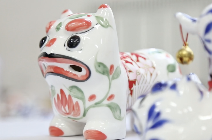 外国友人在潍坊 体验制作特色文创产品“瓷叫虎”