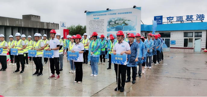 明星時尚服裝夏季套裝搭配（明星時尚服裝夏季套裝搭配圖）