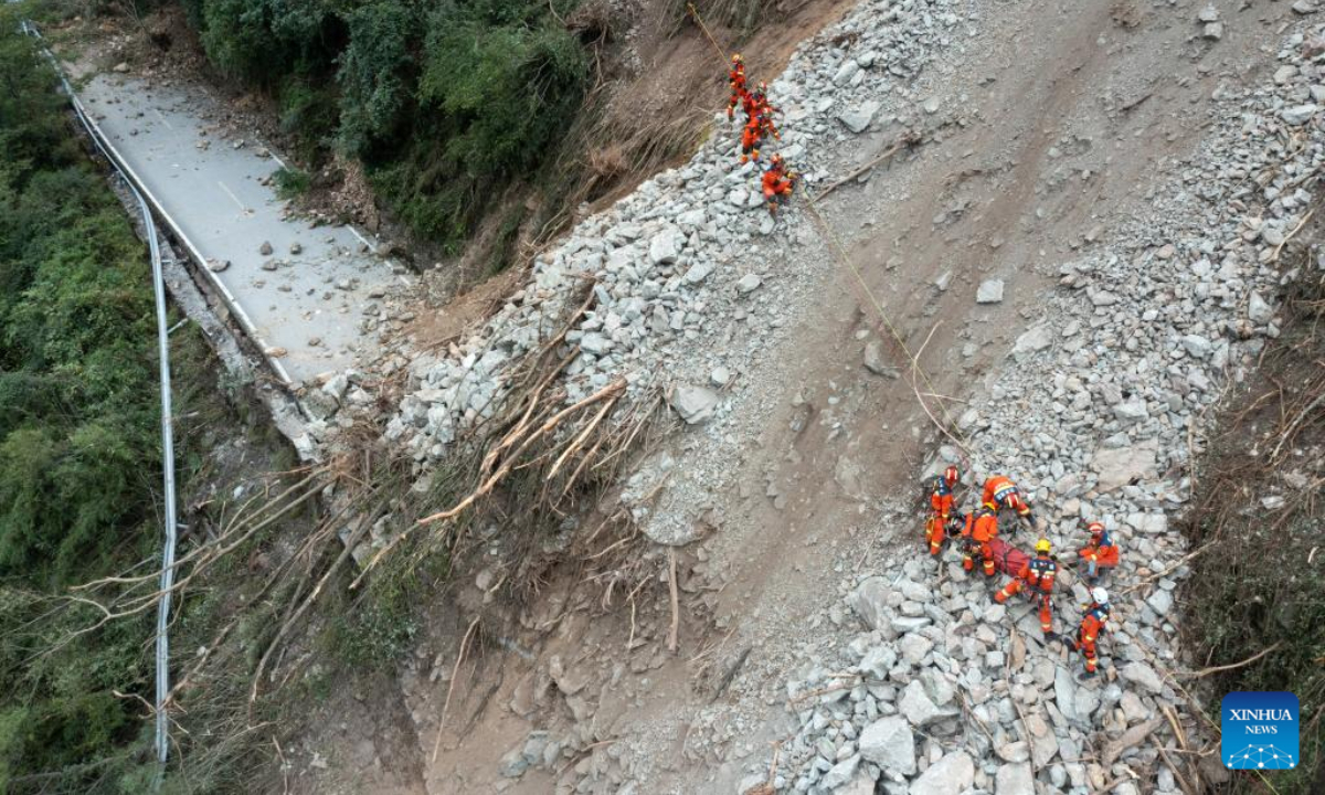 Rescuers transfer an earthquake-affected person near Moxi Town of Luding County, southwest China''s Sichuan Province, Sep 7, 2022. Photo:Xinhua