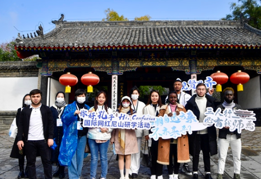 Hi, Confucius | International online influencers visit Confucius Temple