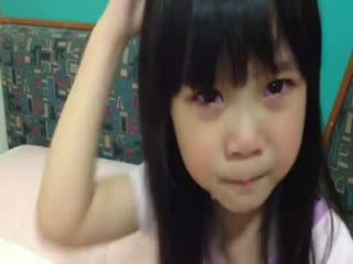 小萝莉头好痛