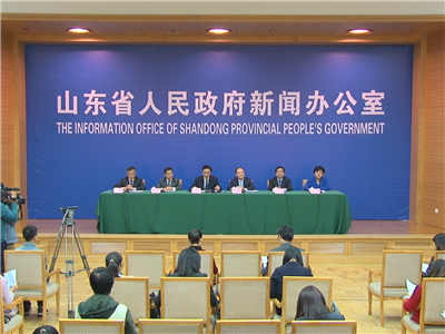 <em>陈乔恩自拍</em>咪咪<em>露胸罩</em> 网民扫兴:把手拿开!_中