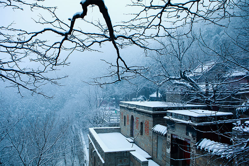 峰雲觀瑞雪圖