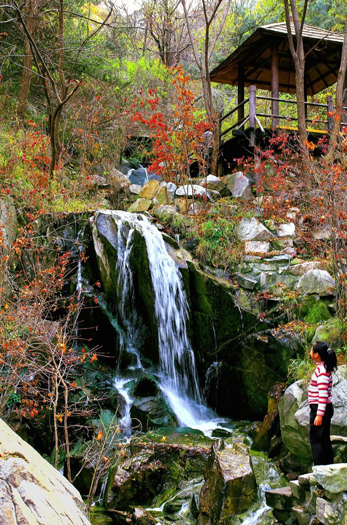 飛瀑九如山