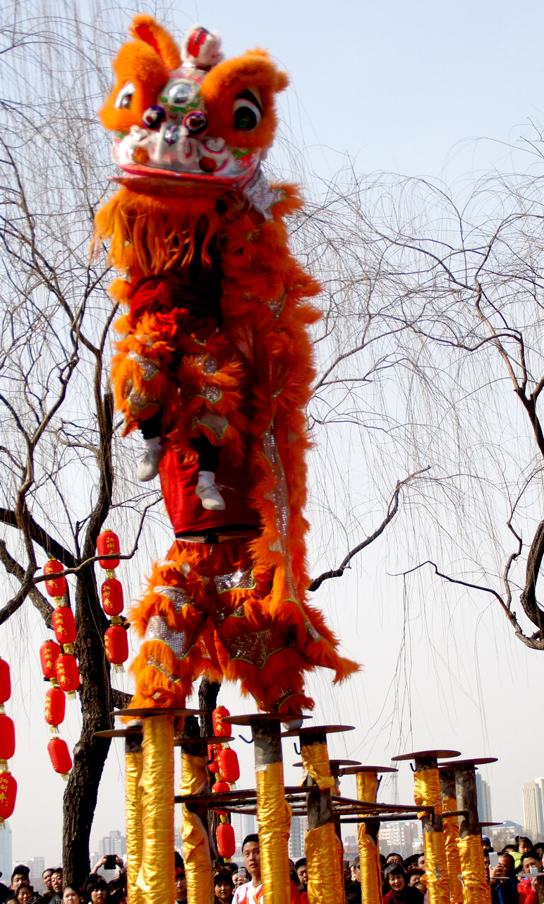 作品简介                          民间艺术舞狮