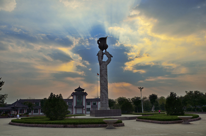 荷花广场作者:贾在光当前票数:2629作品简介拍摄于章丘市荷花广场