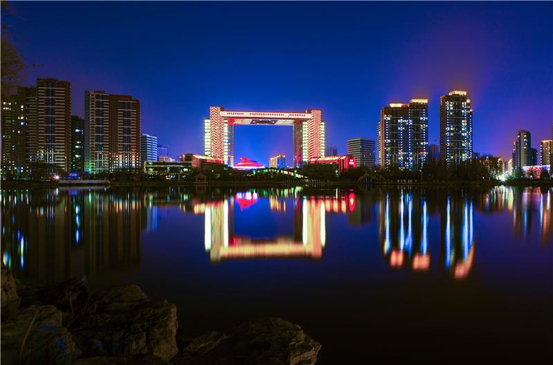 临沂五洲湖公园夜景图片