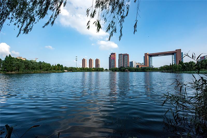 蓝天白云五洲湖