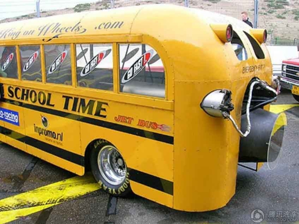 盘点各路疯狂校车 装甲车接送何等权贵