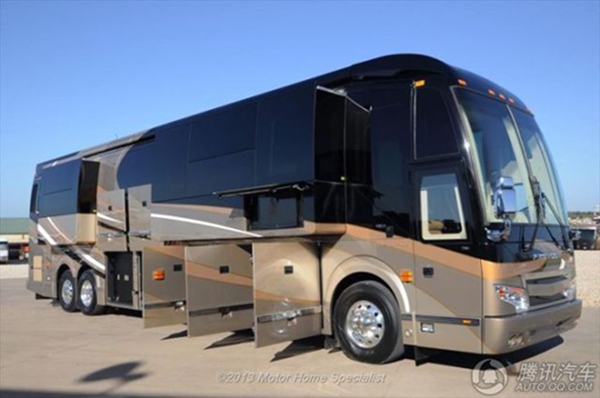 这辆大巴值一个亿 车厢甩豪华大房车几条街