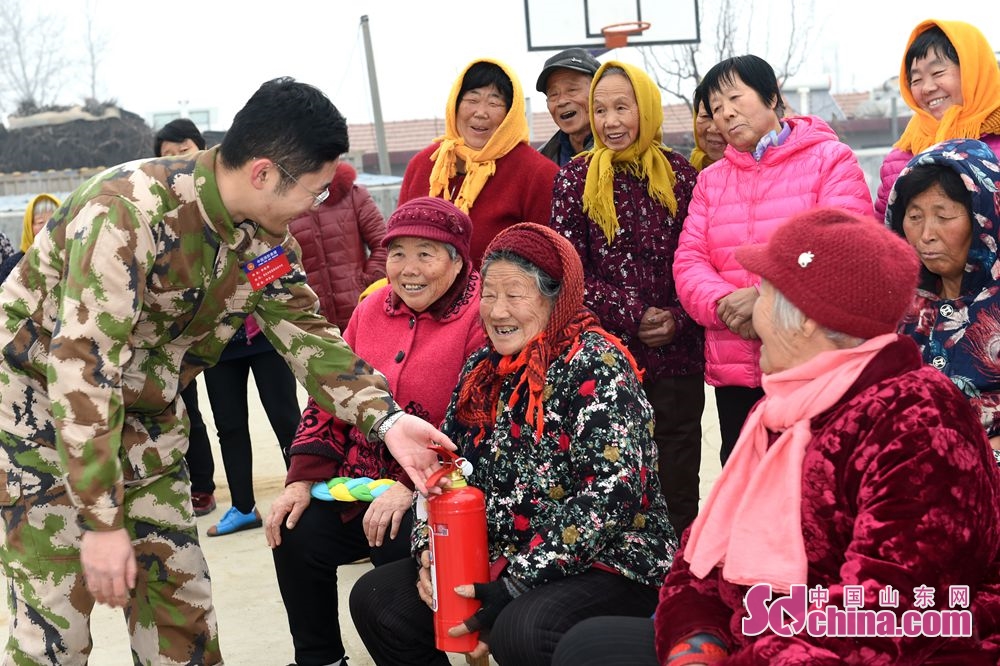 青岛莱西:消防宣传进农村 入村入户讲防火