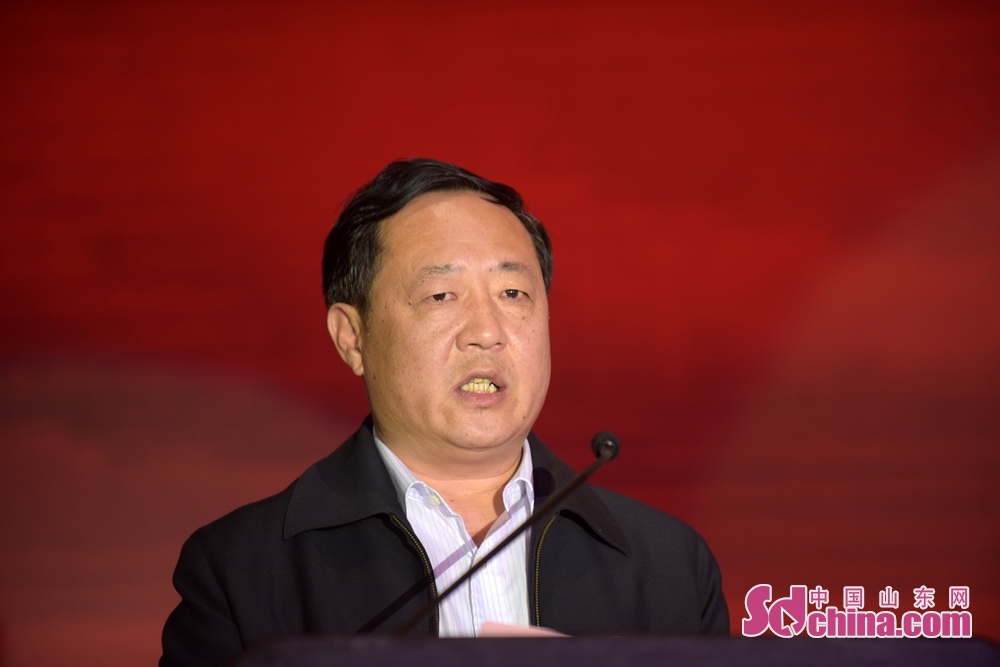  br/> 推介会上,青岛市政府副秘书长王哲致欢迎辞.
