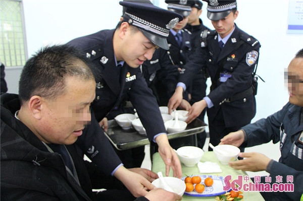 "让爱团聚"鲁宁监狱16名服刑人员与家人狱中团聚