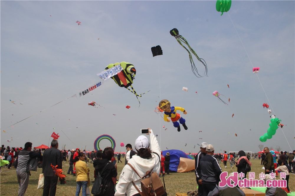 第35屆濰坊國際風箏會開幕漫天鳶鷂齊爭豔