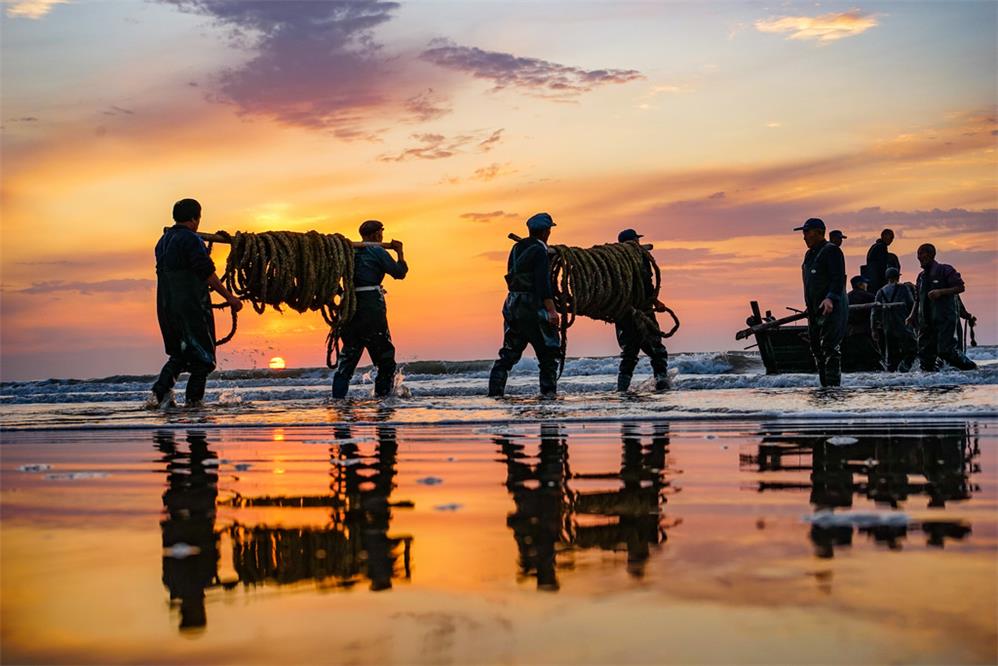 作品欣赏水平如镜