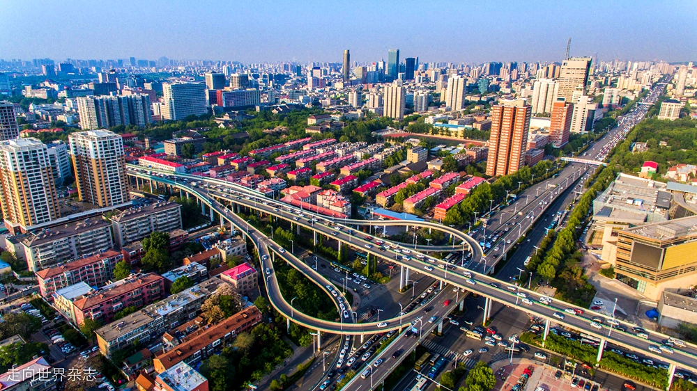  br/>  高架快速路的交通功能定位就是快速地将一部分交通流量从城市