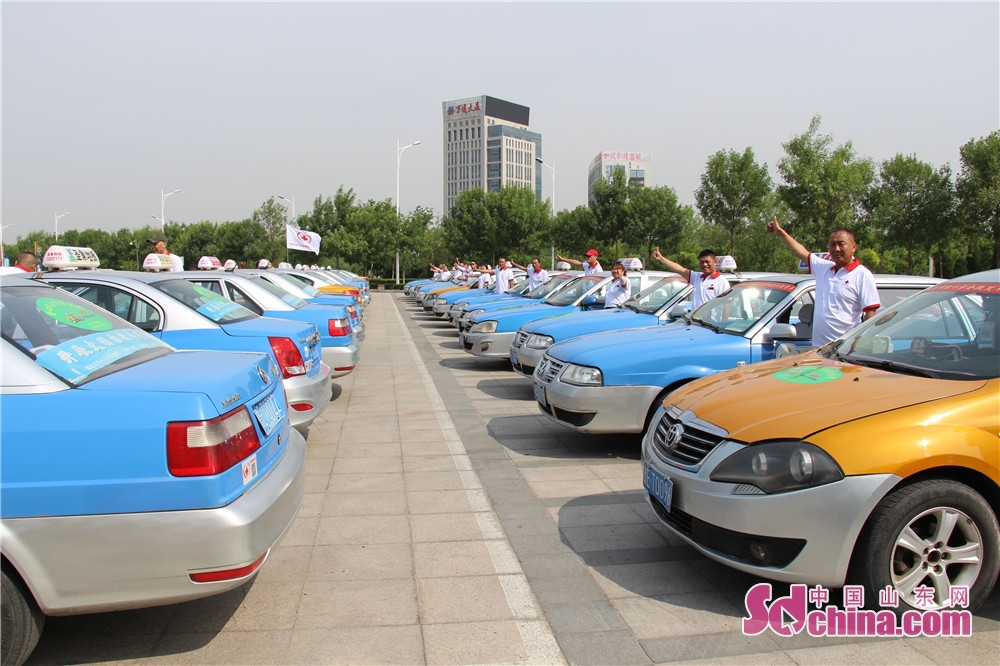 一年又一年东营红十字会微笑出租车志愿服务队爱心送考启动