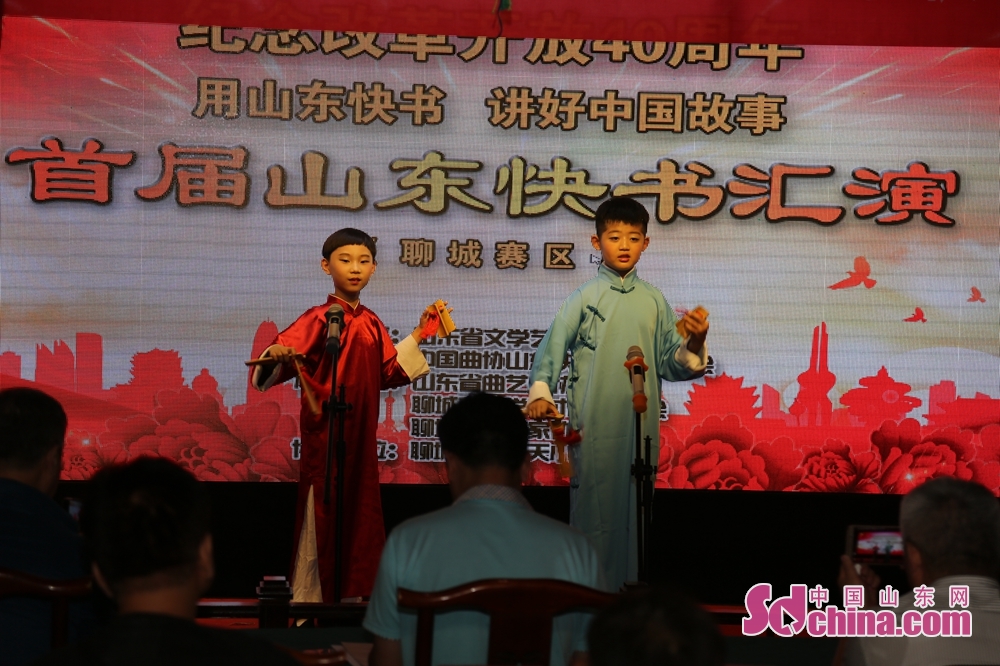 br 来自枣庄曲协的陈宏轩,辛居尚表演的《一窝琉 br>