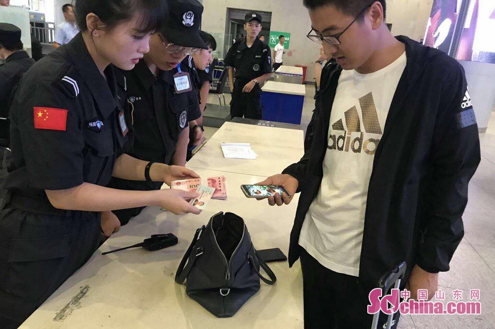  br/> 9月14日上午,山东振邦保安天桥分公司驻济南站执勤点的安检值班