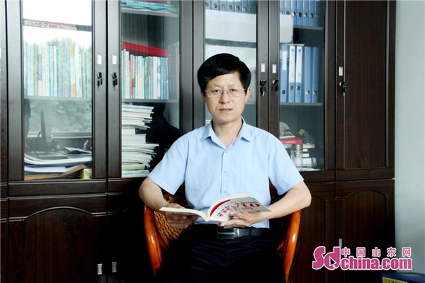 阳信二中一校长三教师同登滨州市"三名"荣誉榜