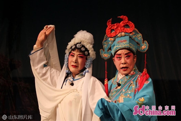 在本次演唱会枣梆第四代传人张文英演唱的折子戏 枣梆《蝴蝶杯.