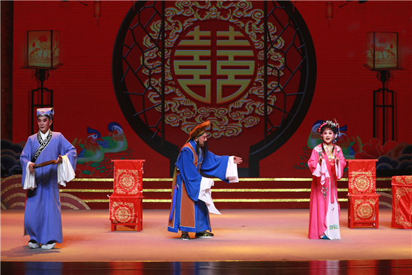 本场演出集合了京剧,评剧,河北梆子,吕剧,锡剧,越剧等剧种.