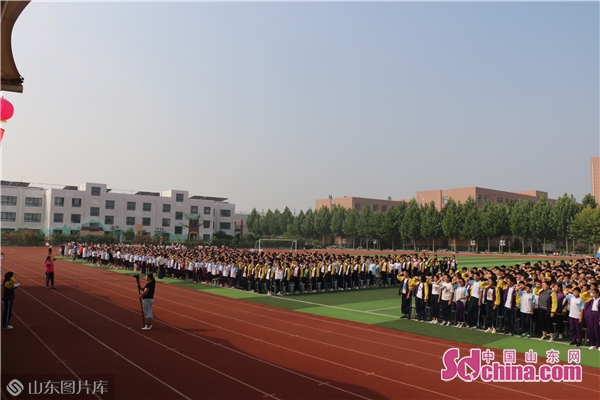 潍坊安丘新安学校举行开学典礼暨第35个教师节庆祝大会