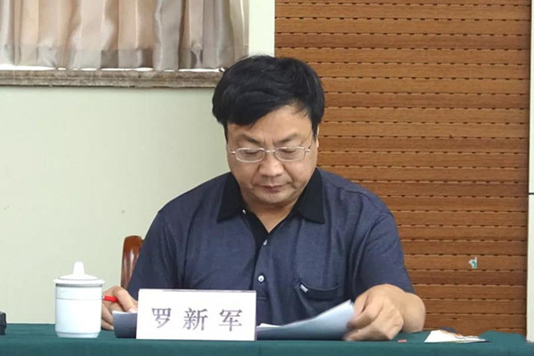 罗新军对东明县安全生产工作给予充分肯定,并对检查中发现的问题提出