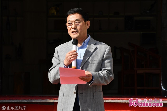 开幕式上李振亮,庞秋义先后致辞,菏泽润荷采耳文化体验馆总经理刘丹