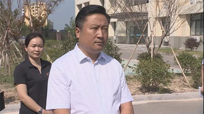 在会议第一阶段,孔祥岩率观摩团先后来到成武县开发区达驰实验小学,郜