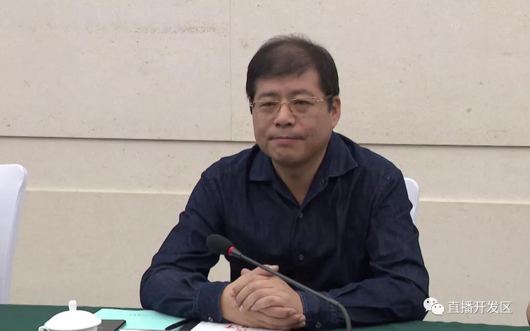 上海爱谱华顿电子科技集团有限公司董事长华建刚到菏泽开发区考察